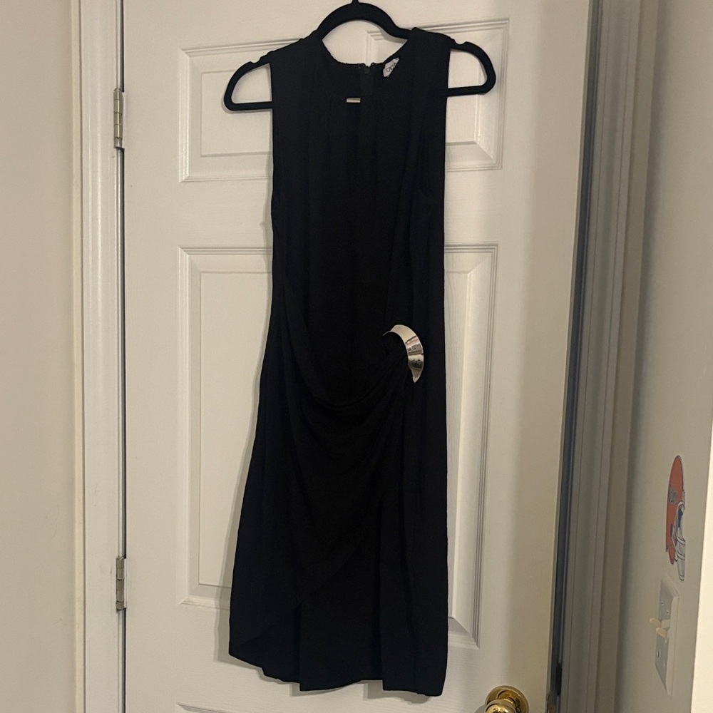 Elegant Black Dress with Silver Accent
CACHE Size XL